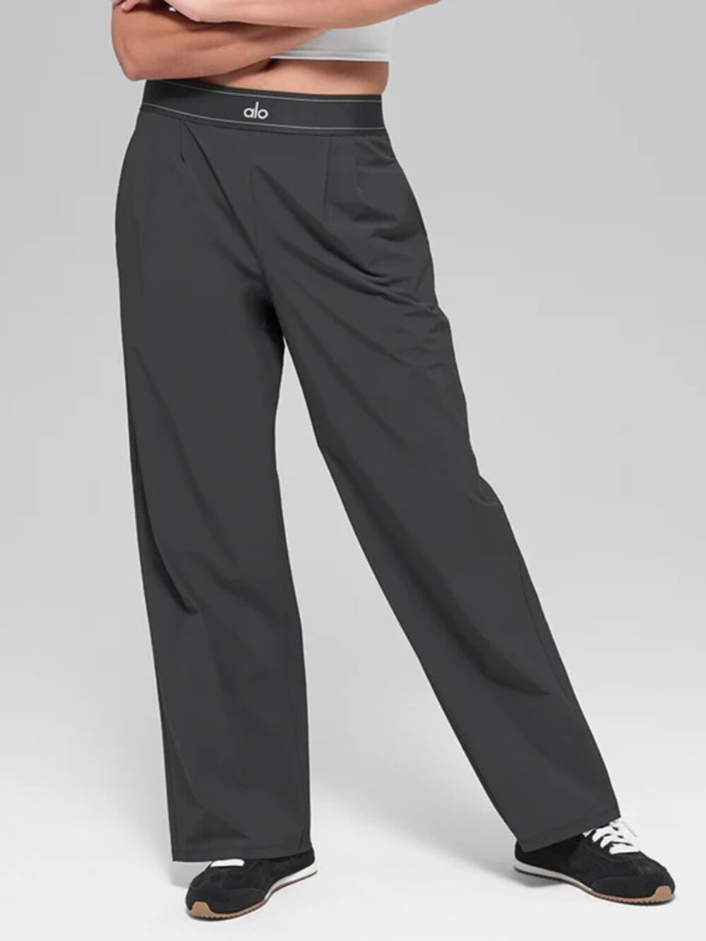 Brand New✨Alo Yoga Trouser Deep Gray Size S-M-L (Regular 30" Inseam)👜